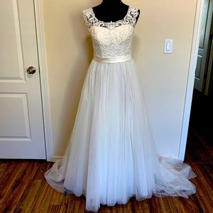 David’s Bridal Tulle Wedding Dress with Lace Illusion Neckline